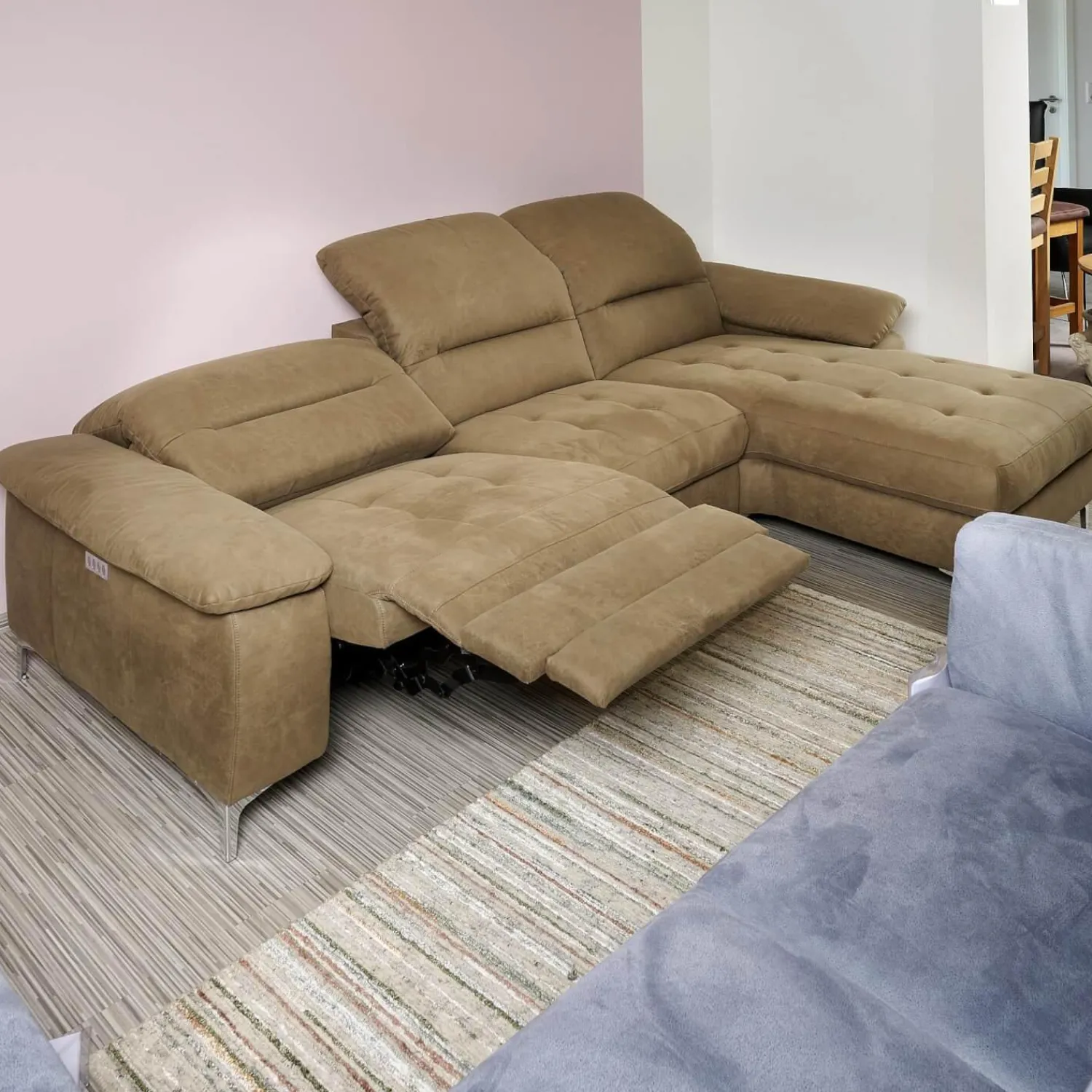 Carina Ecksofas|Polstergarnitur 2600 Motorisch Bezug Clash Oliv Metallfüße Chrom Glänzend