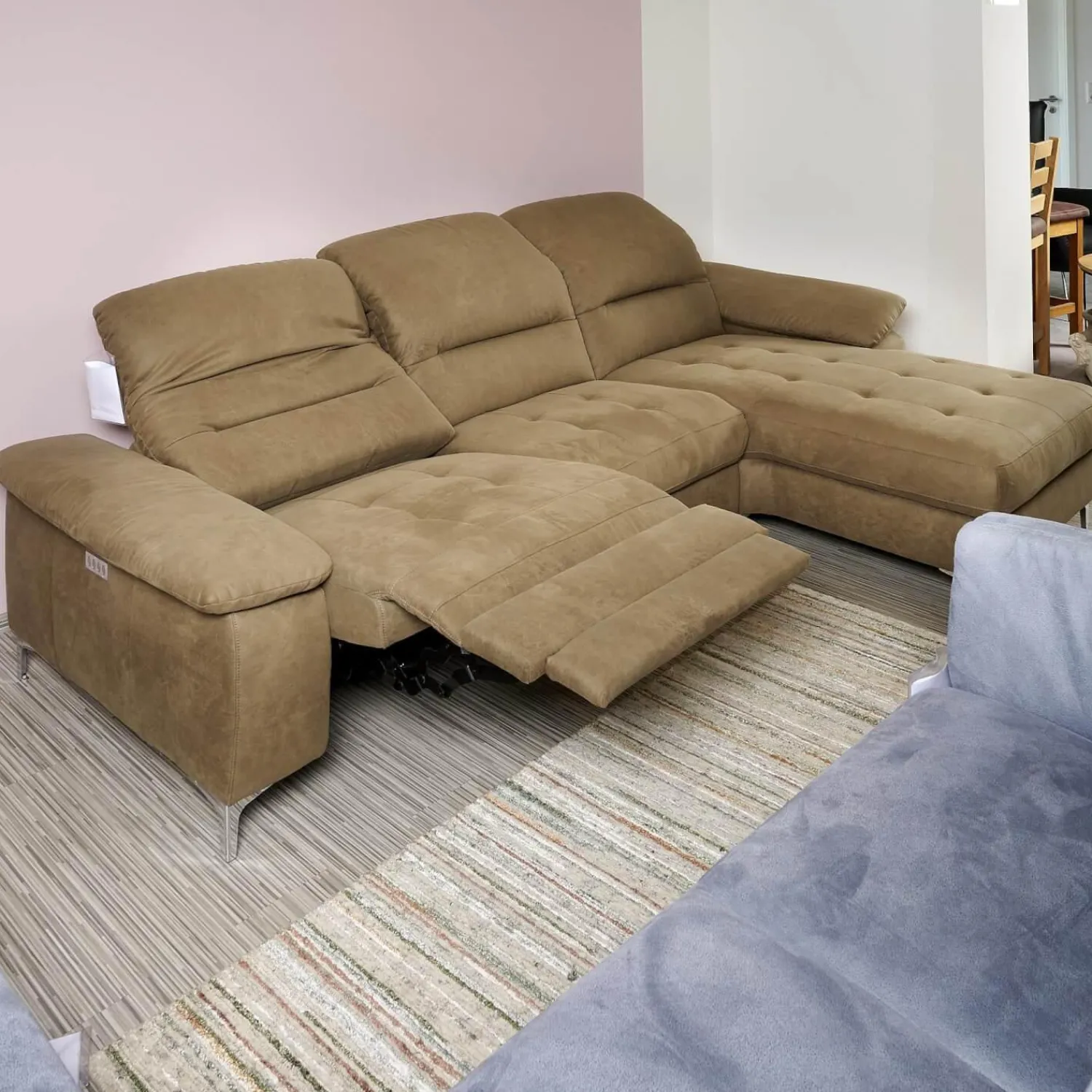 Carina Ecksofas|Polstergarnitur 2600 Motorisch Bezug Clash Oliv Metallfüße Chrom Glänzend