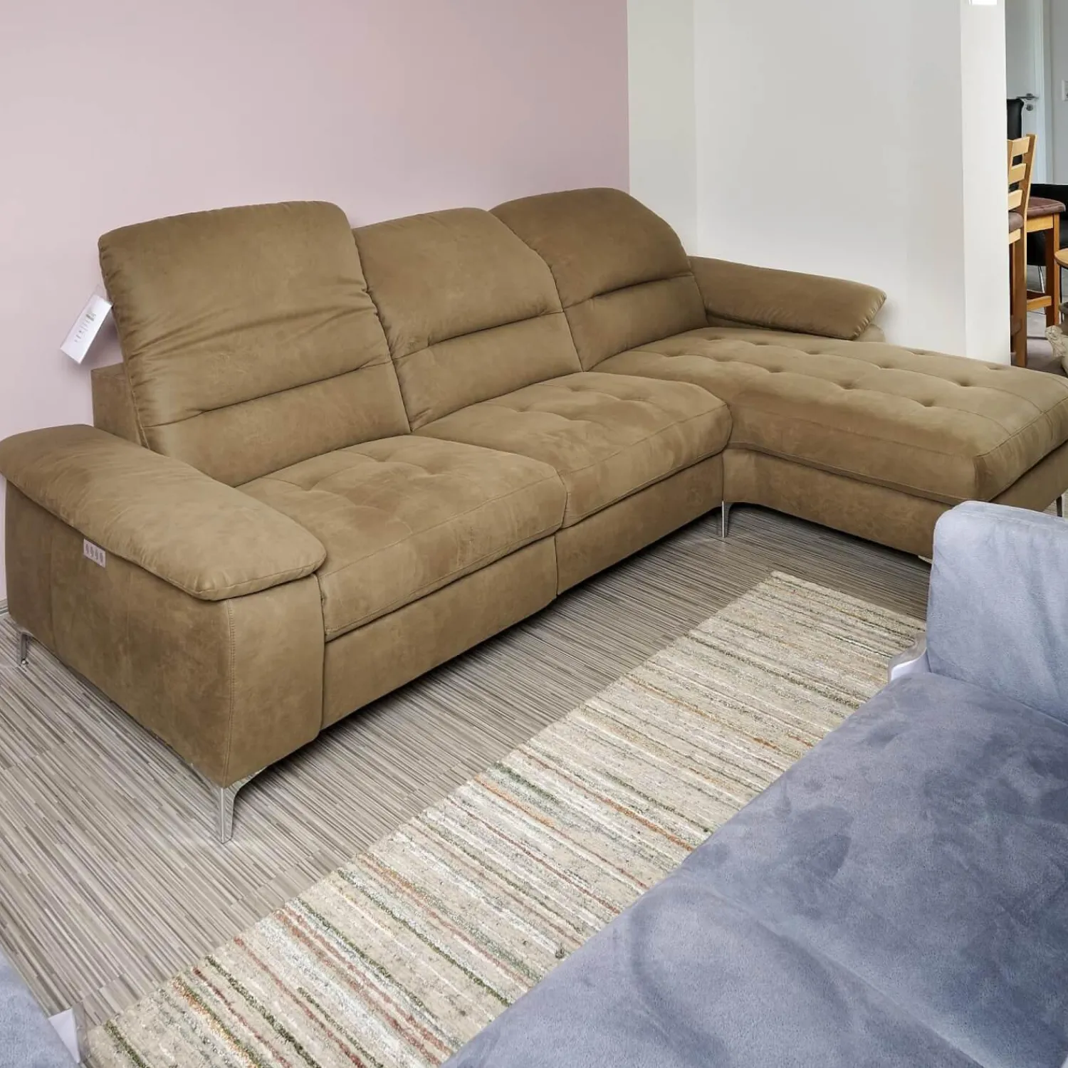 Carina Ecksofas|Polstergarnitur 2600 Motorisch Bezug Clash Oliv Metallfüße Chrom Glänzend