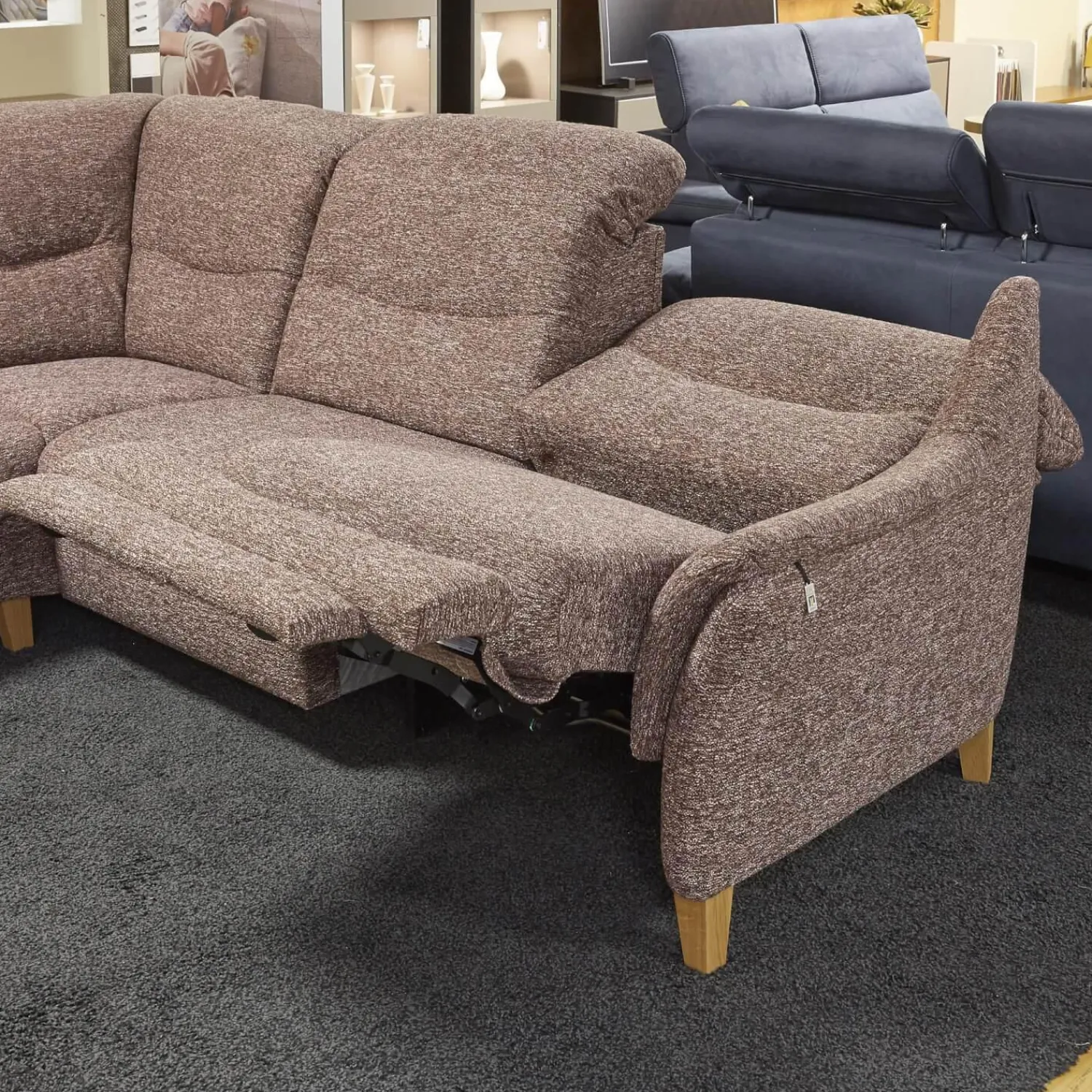 Activineo Ecksofas|Polstergarnitur Gavi Bezug Stoff Toronto 7 Brombeer Füße Eiche Inklusive Wall-Away Funktion Motorisch