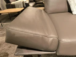 Koinor Polstergruppen|Polstergarnitur Wesley Leder X Happy Oak Beige Gestell Metallkufe Nickel Schwarz Satiniert Inklusive Kissen