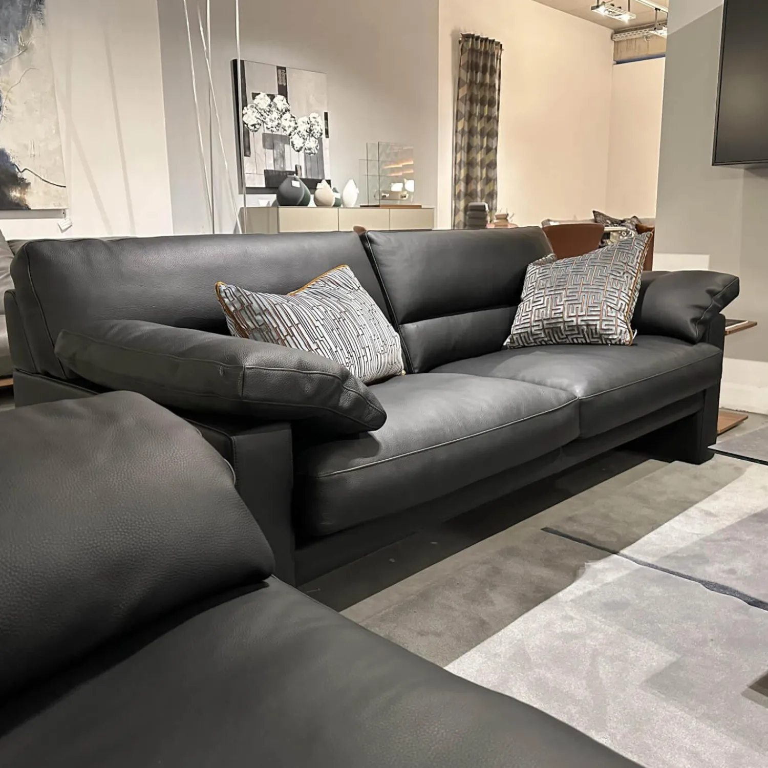 Erpo Polstergruppen|Polstergruppe GA210 Leder E 170 136 Schwarz Mit Armlehnkissen Und Verstellbarer Kopfstütze