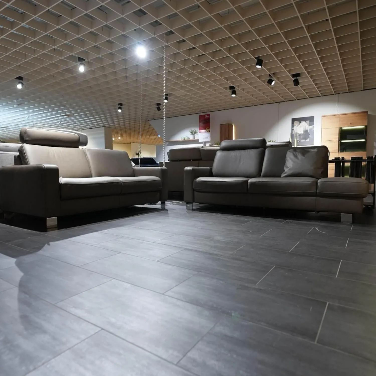 Hukla Polstergruppen|Polstergruppe VS HU1064 Leder F2 Bezug 58 Vivre Greystone Grau Füße Metall ChromInklusive Kissen