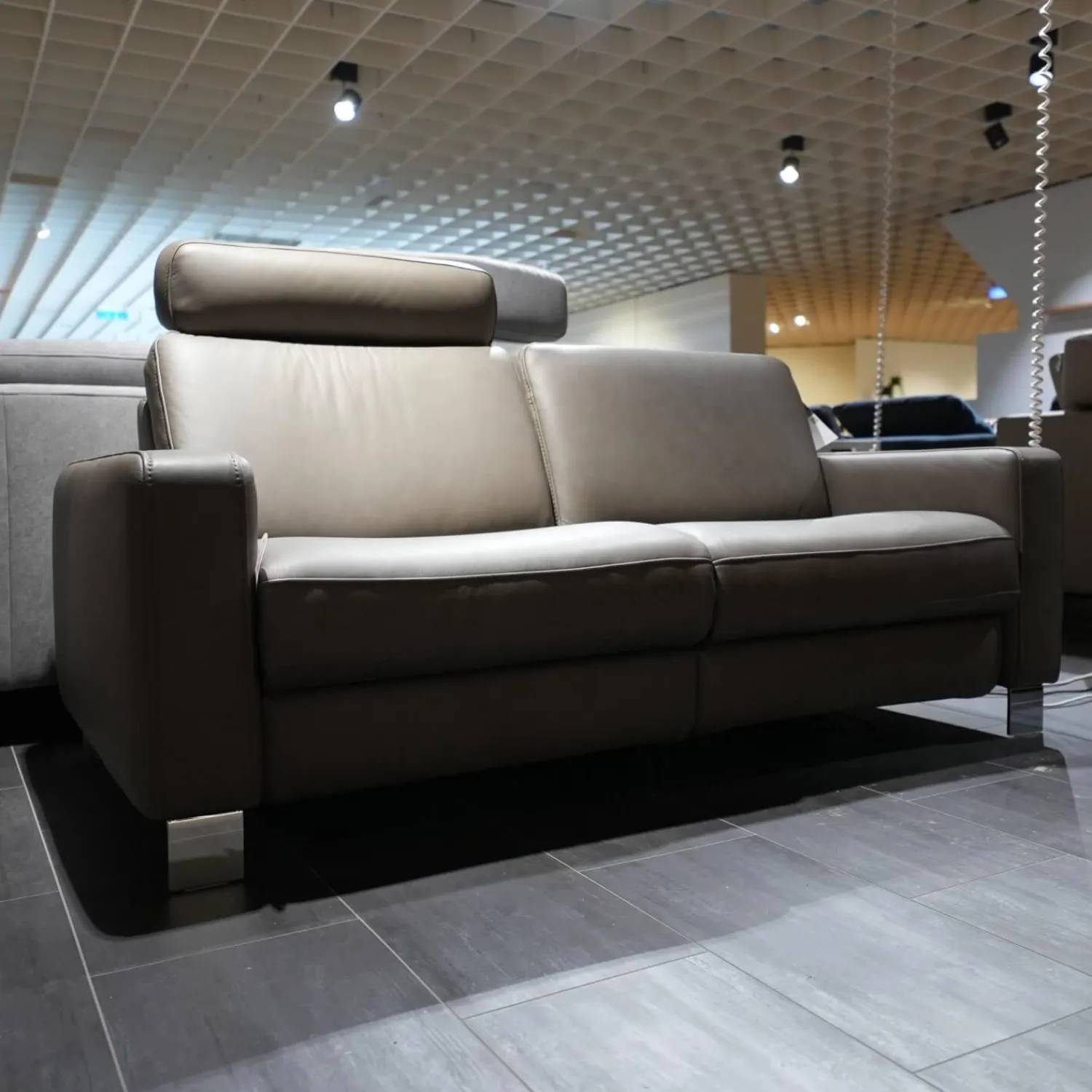 Hukla Polstergruppen|Polstergruppe VS HU1064 Leder F2 Bezug 58 Vivre Greystone Grau Füße Metall ChromInklusive Kissen