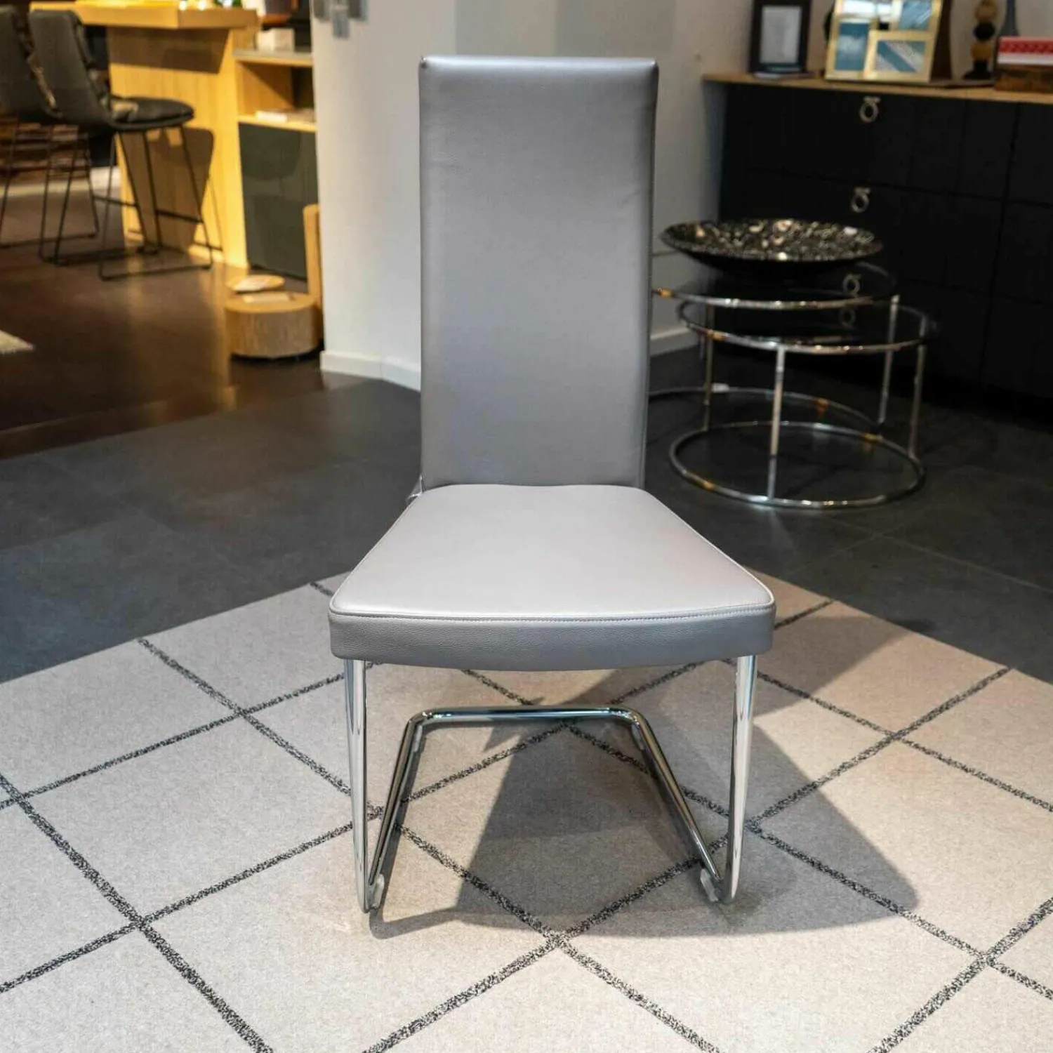 Tecta Einzelstühle|Polster-Kragstuhl B25-1P Leder Taupe Mit Stahlgestell Verchromt