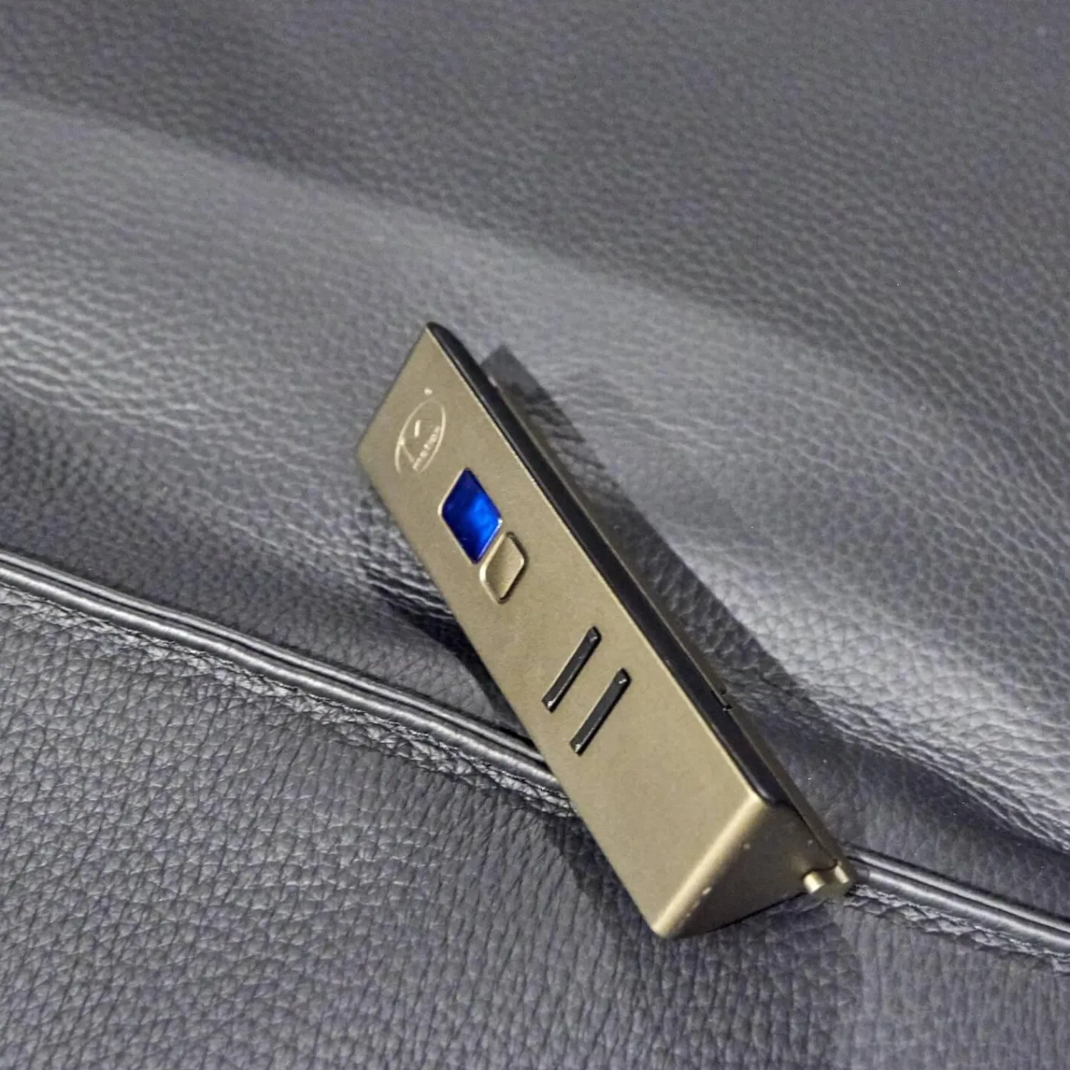 WK Wohnen 2-Sitzer-Sofas|Polstermöbel WK 530 Gracella Leder Cougar Farbe 10 Schwarz Metallfuß Matt Anthrazit Lackiert