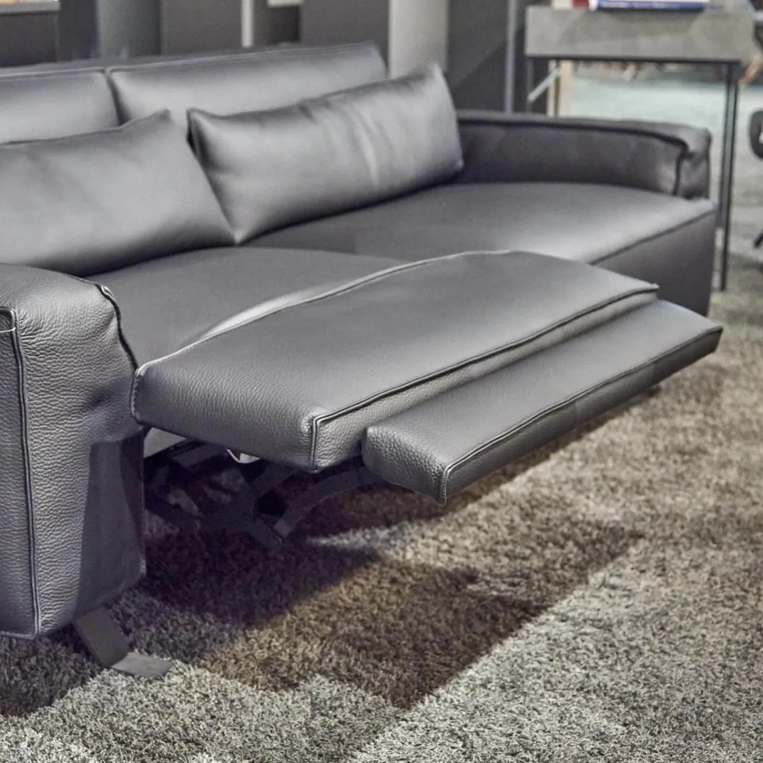 WK Wohnen 2-Sitzer-Sofas|Polstermöbel WK 530 Gracella Leder Cougar Farbe 10 Schwarz Metallfuß Matt Anthrazit Lackiert