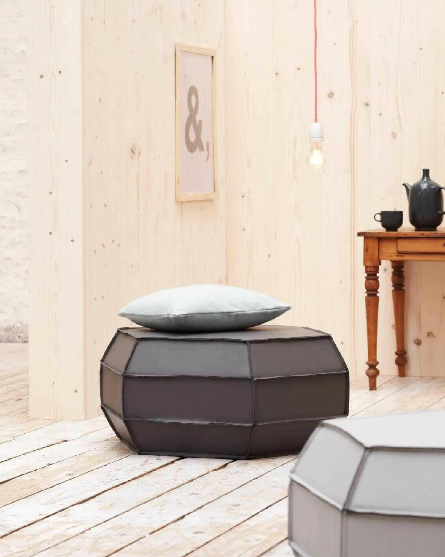 Jan Kurtz Hocker & Sitzsäcke|Pouf Asmus Hellgrau Bovine Leder mit offener Naht