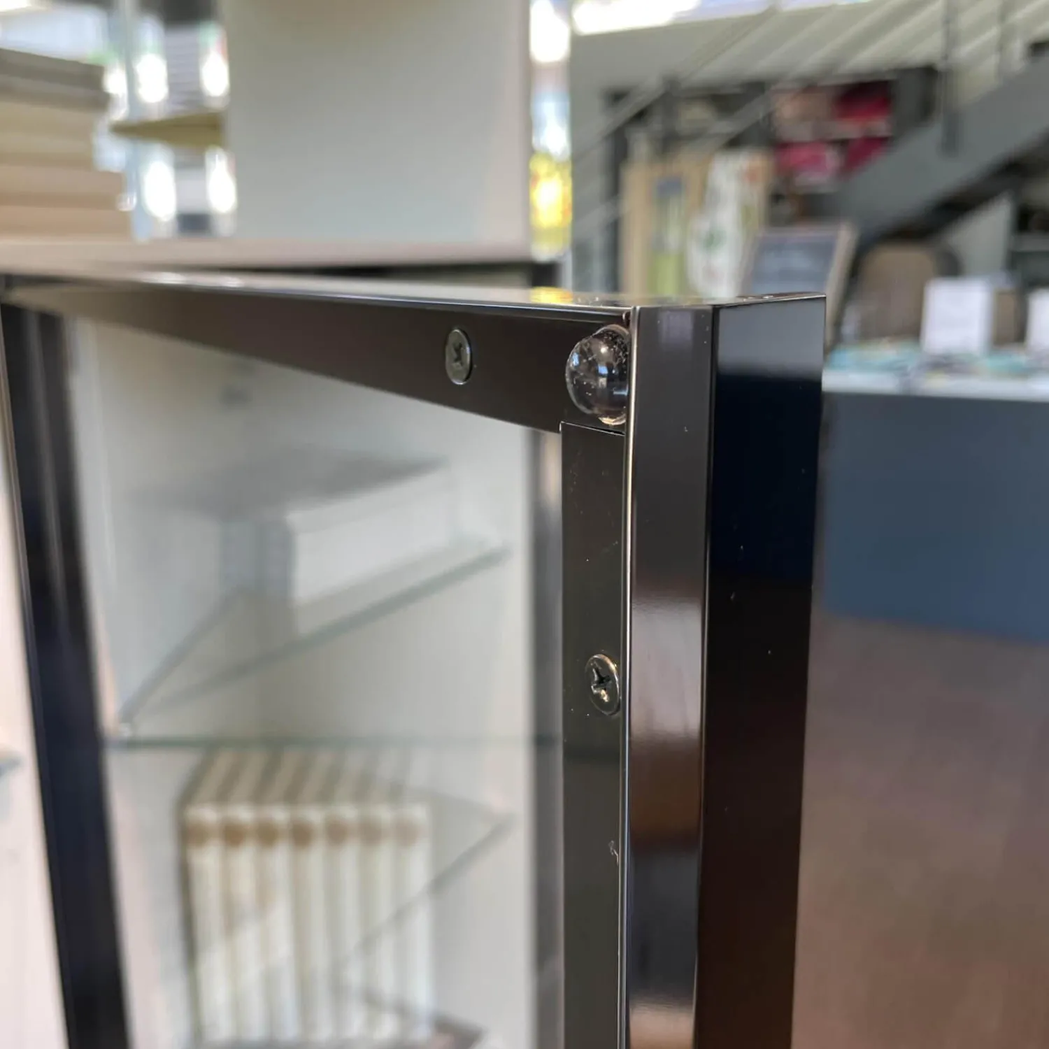 Molteni & C Regale|Wohnwände & Tv-Lowboards|Raumteiler 505 in Lack Kieselgrau mit Glastüren Schwarz Chrom