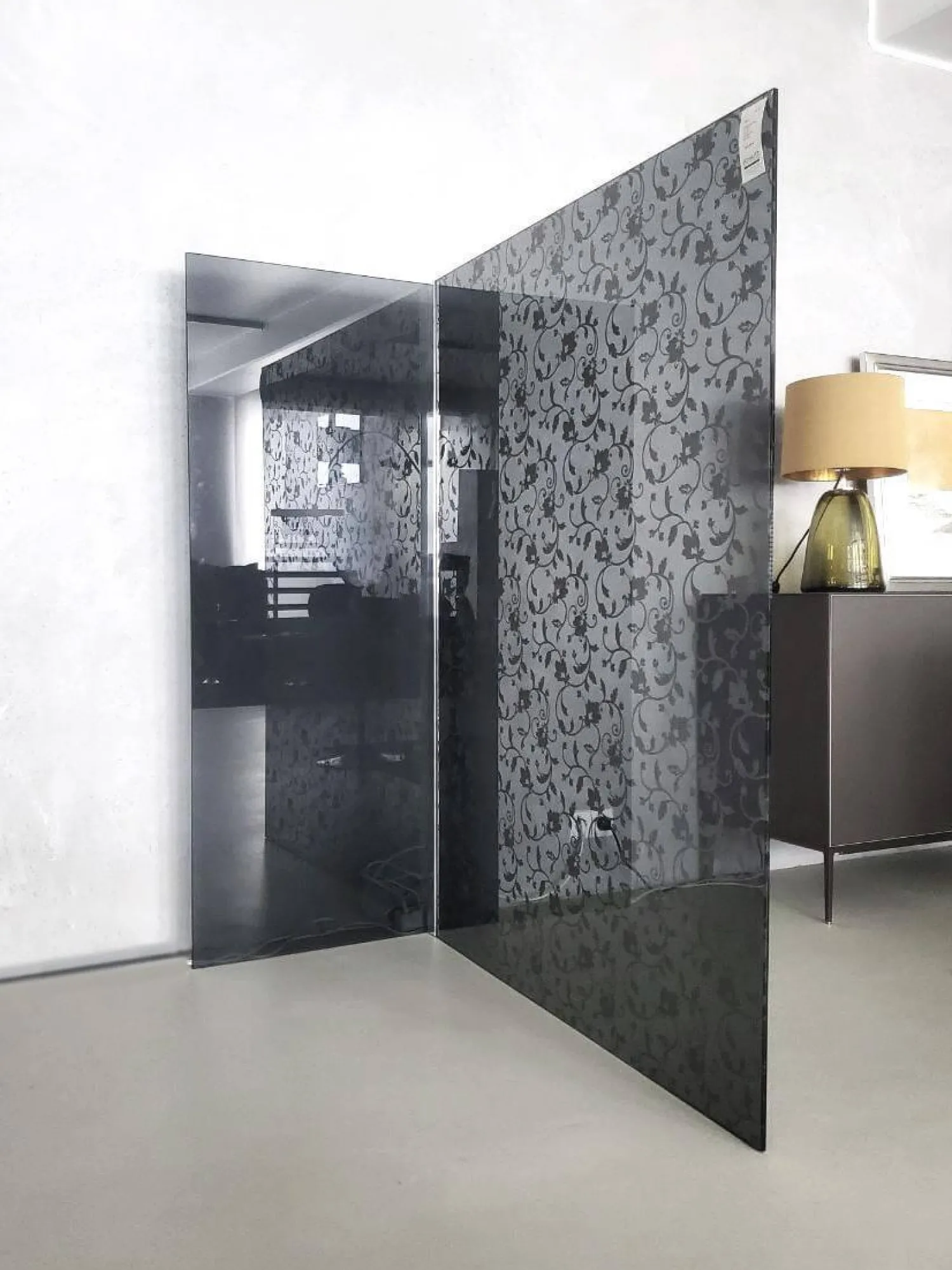 Glas Italia Regale|Raumteiler Wall SIO2 Rauchglas Schwarz Mit Floralem Muster