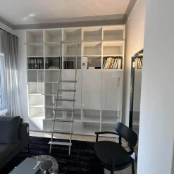 Interlübke Regale|Raumteilerwand Studimo Korpus Lack Matt Schneeweiß M03 Front Lack Hochglanz Schneeweiß M74 Mit Leiter