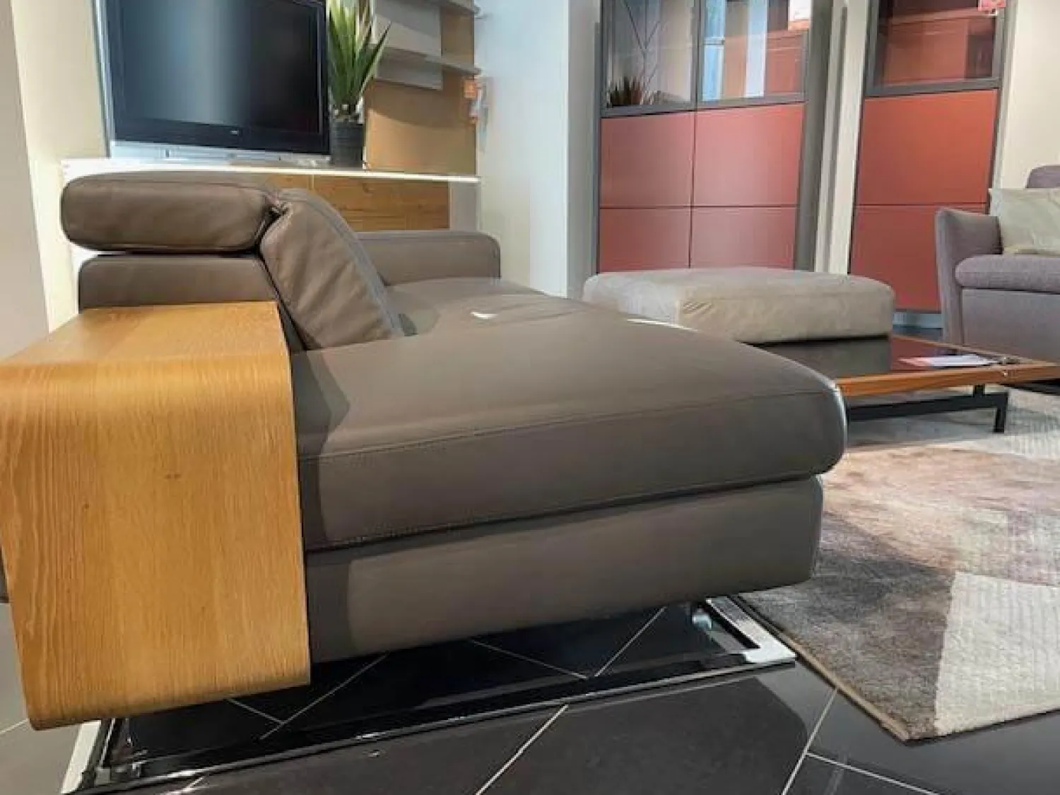 JOOP! Daybeds & Recamieren|Recamiere LR 007 8151 Leder 24 Longru Brown Braun Füße Hochglanz Poliert Inklusive Holzablage Und Tischhocker