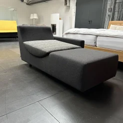 Werther Daybeds & Recamieren|Recamiere Wave Bezug Stoff U3986N Grau Schwarz Einlegekissen Stoff R2071F Schwarz Füße Holz Gebeizt