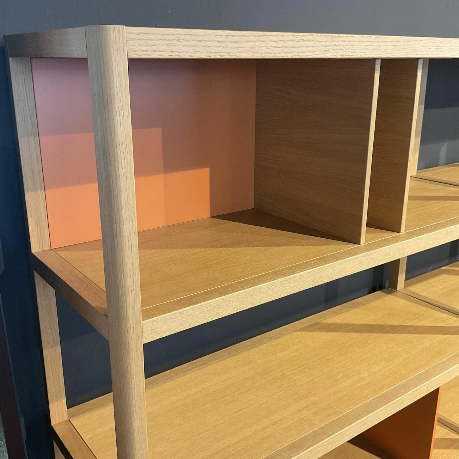 Treku Regale|Regal Kai Eiche Kai Light Lackiert In Blau Und Rotbraun