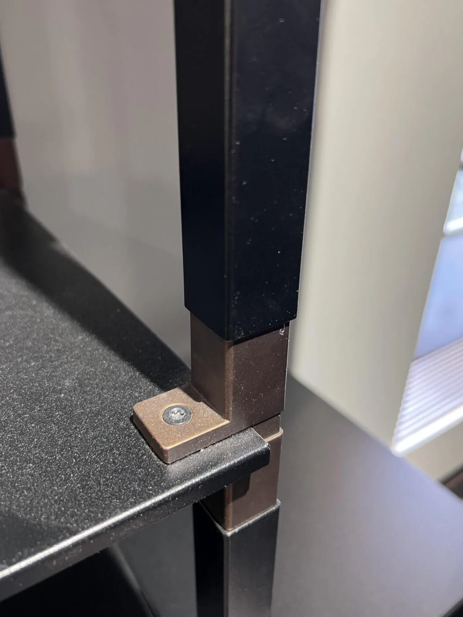 Form Exclusiv Regale|Regal T-Rack Ausführung C Gestänge Schwarz Konnektoren Kupfer Sunset Stahlböden Schwarz