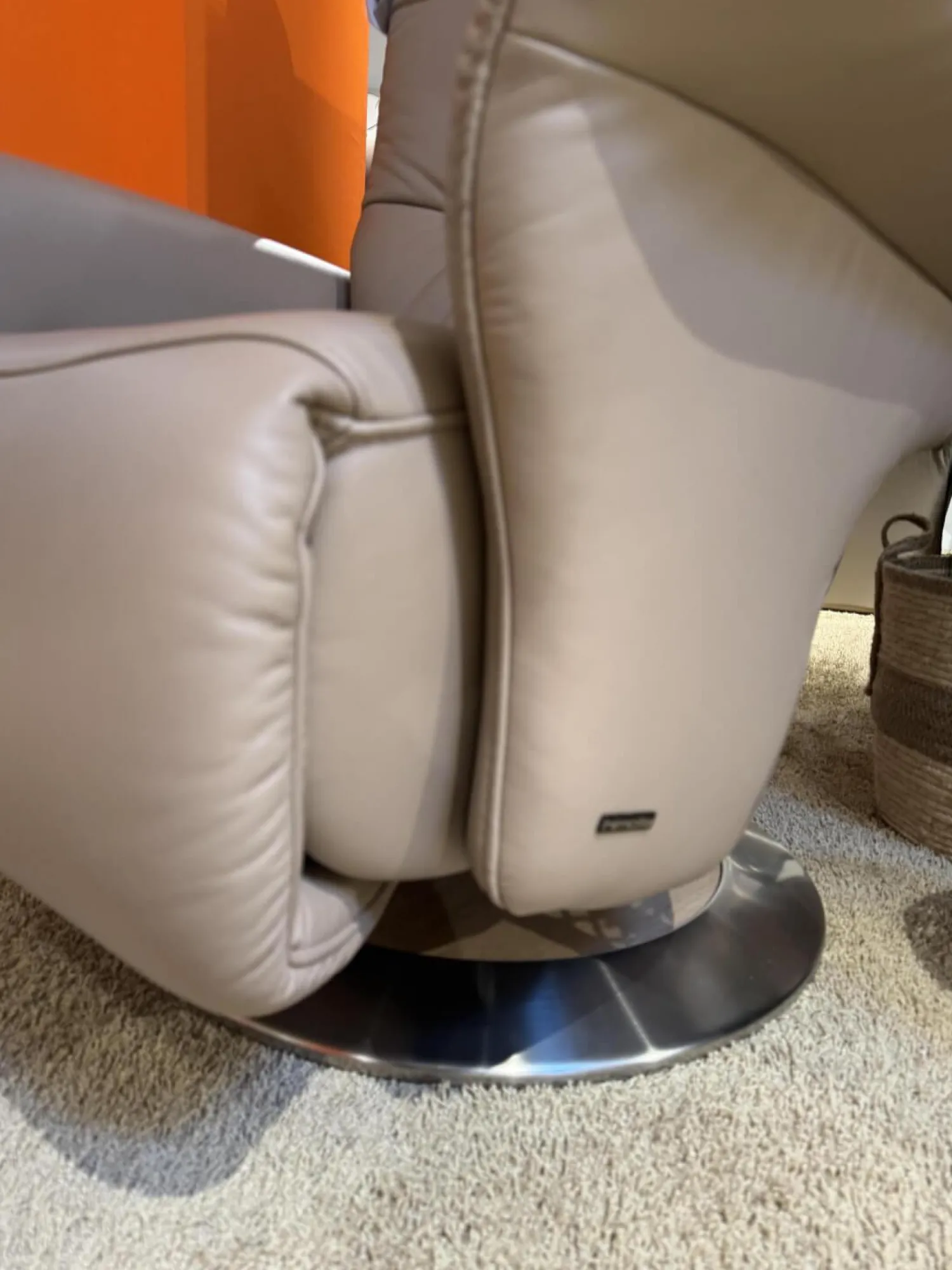 himolla Relaxsessel|Relaxsessel 8006 Leder 24 Sand Beige Tellerfuß Aluminium Inklusive Manueller Rückenlehnen und Fußteilverstellung