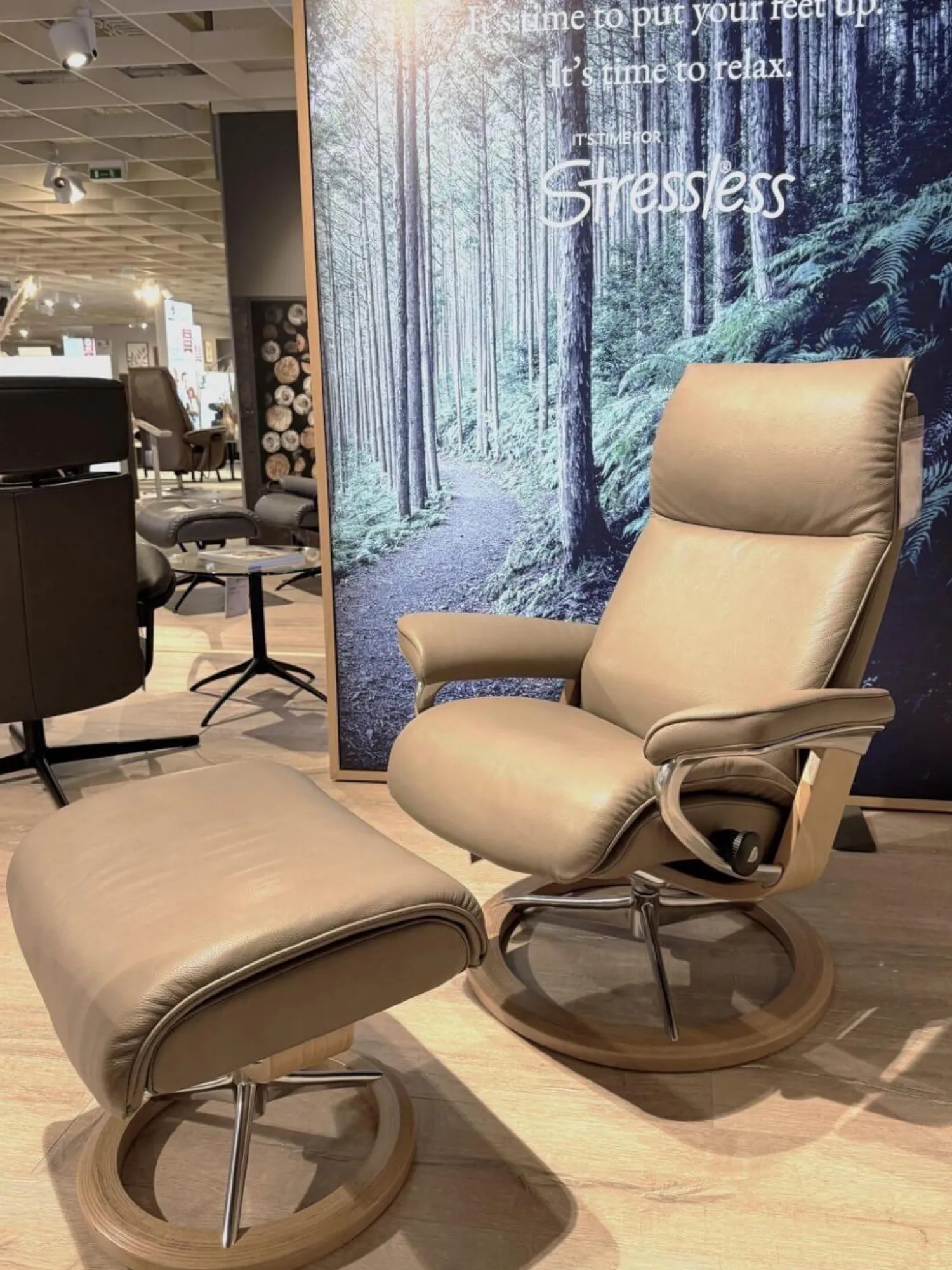 Stressless Relaxsessel|Relaxsessel Aura S Leder Cori Mole Beige Gestell Signature Metall Chrom Holz Eiche Mit BalanceAdapt Inklusive Hocker