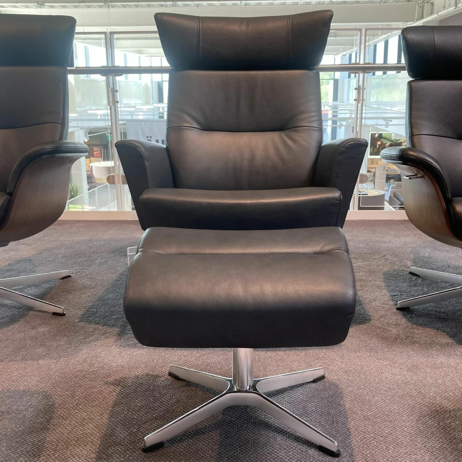 Conform Relaxsessel|Relaxsessel Caro Leder Dunkelblau Gestell Aluminium Drehbar mit Hocker