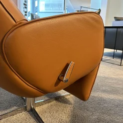 Jori Relaxsessel|Relaxsessel Cosy Ghost Leder Lipano Cognac Gestell 4-Sternfuß Gewellt In Chrom Hochglanz Kopfkissen Form Träne Abgerundet