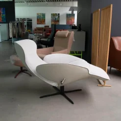 Jori Relaxsessel|Relaxsessel Daydreamer Innen Stoff Galetti 003 Beige Sand Außen Leder Lipano Ovo Grau 4 Sternfuß Schwarz