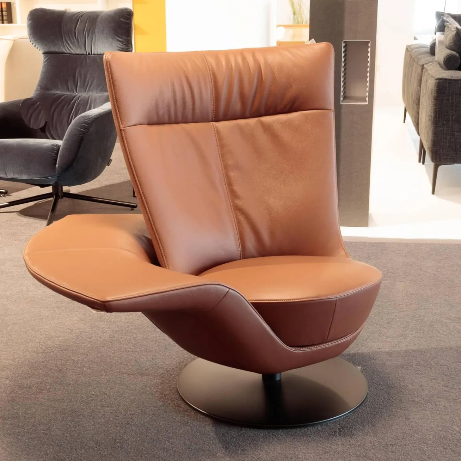 FSM Relaxsessel|Relaxsessel FM-180 Pli Bezug Leder Living Whisky Braun Tellerfuß Metall Schwarzmatt Beschichtet