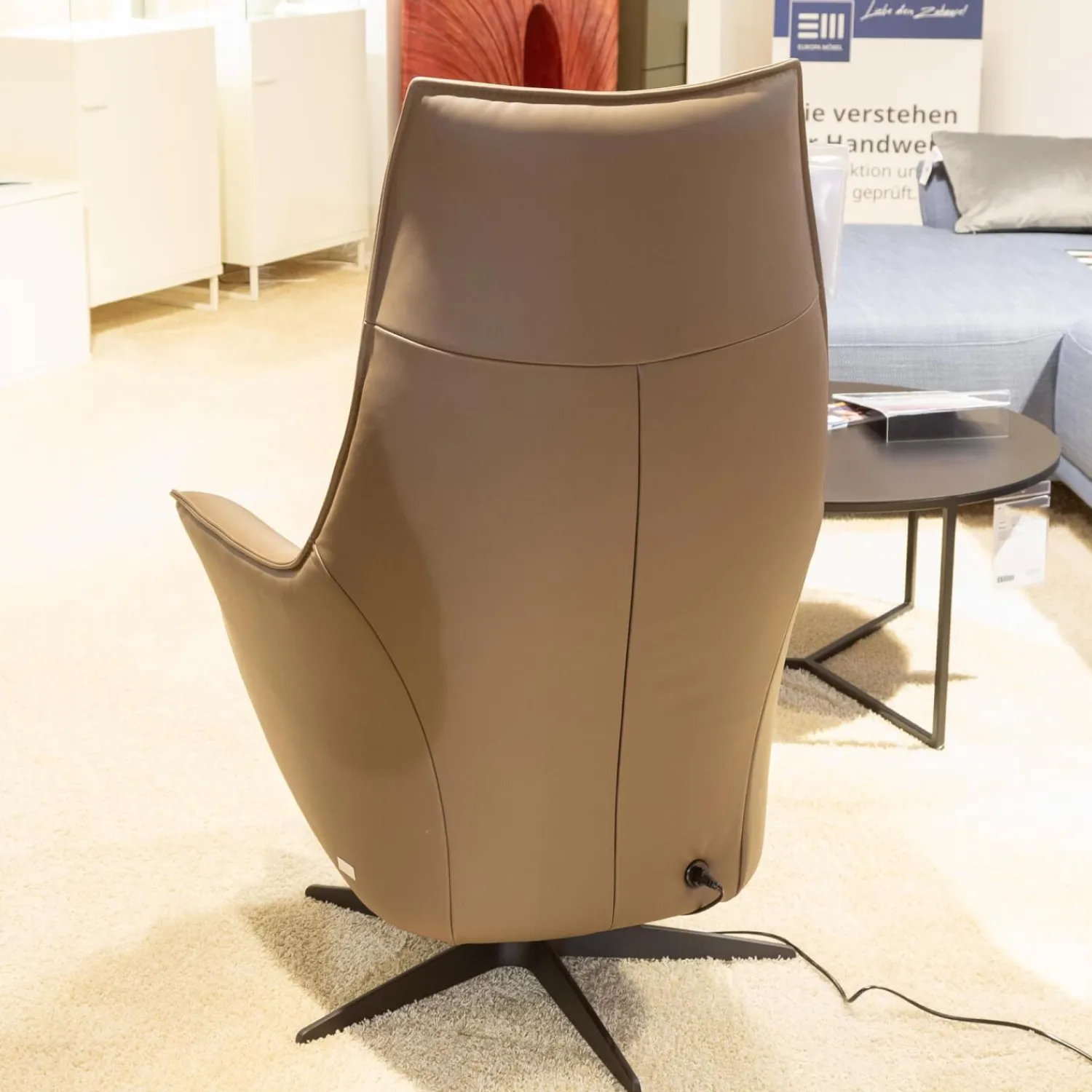 Contur Relaxsessel|Relaxsessel Girona Medium Leder Prisma 600 Braun Kreuzfuß 32 Aluminium Schwarz