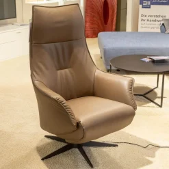 Contur Relaxsessel|Relaxsessel Girona Medium Leder Prisma 600 Braun Kreuzfuß 32 Aluminium Schwarz