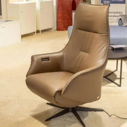 Contur Relaxsessel|Relaxsessel Girona Medium Leder Prisma 600 Braun Kreuzfuß 32 Aluminium Schwarz