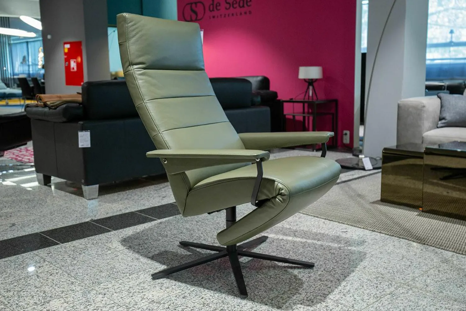 FSM Relaxsessel|Relaxsessel Hardy Leder 24 Select 156 Olivgrün Gestell Schwarz Seidenmatt Beschichtet