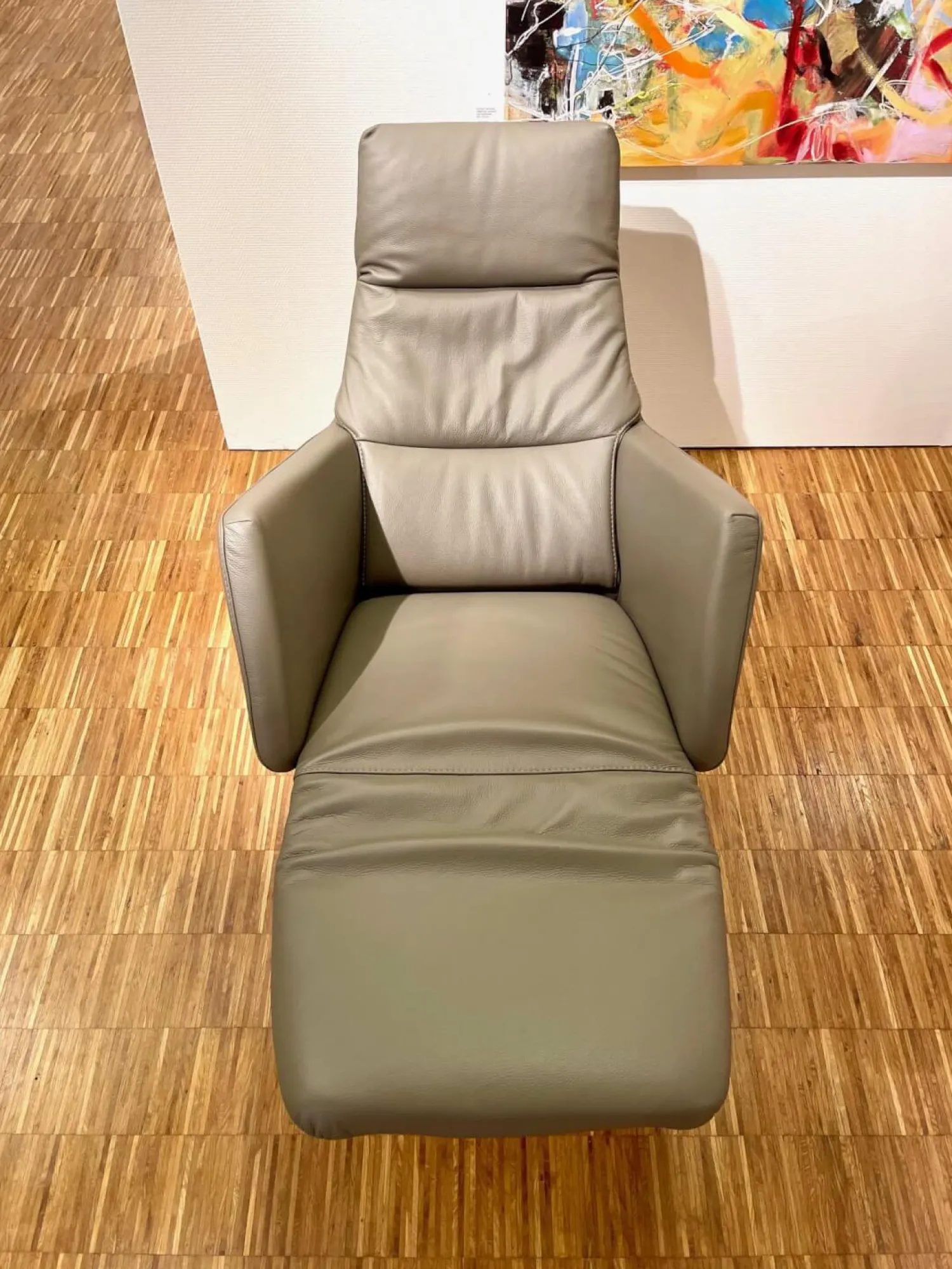 Contur Relaxsessel|Relaxsessel Positano Medium Semianilinleder Lava Grau Kreuzfuß Schwarz Bedienelement Edelstahl