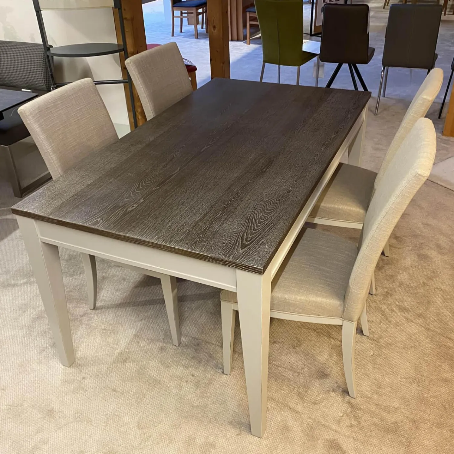 Selva Essgruppen|Romantica Esstisch Eiche Trüffel Gekalkt Mit Vier Stühlen Stoff Darwin Sand