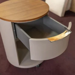 Schönbuch Kommoden & Sideboards|Rundkommode Conga Platte Nussbaum Furniert Korpus Basisfarbe Beige Grau Flachgriff 90 Chrom Glänzend Mit 5 Möbelrollen