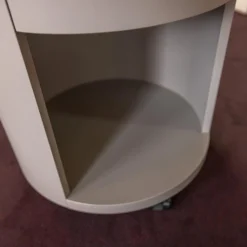 Schönbuch Kommoden & Sideboards|Rundkommode Conga Platte Nussbaum Furniert Korpus Basisfarbe Beige Grau Flachgriff 90 Chrom Glänzend Mit 5 Möbelrollen