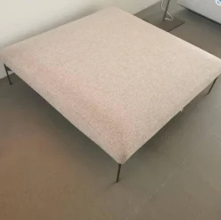 B&B Italia Hocker & Sitzsäcke|Saké Hocker Stoff Liseo Cat. Lusso Braun Gestell Hartzinn Lackiert