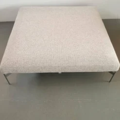 B&B Italia Hocker & Sitzsäcke|Saké Hocker Stoff Liseo Cat. Lusso Braun Gestell Hartzinn Lackiert