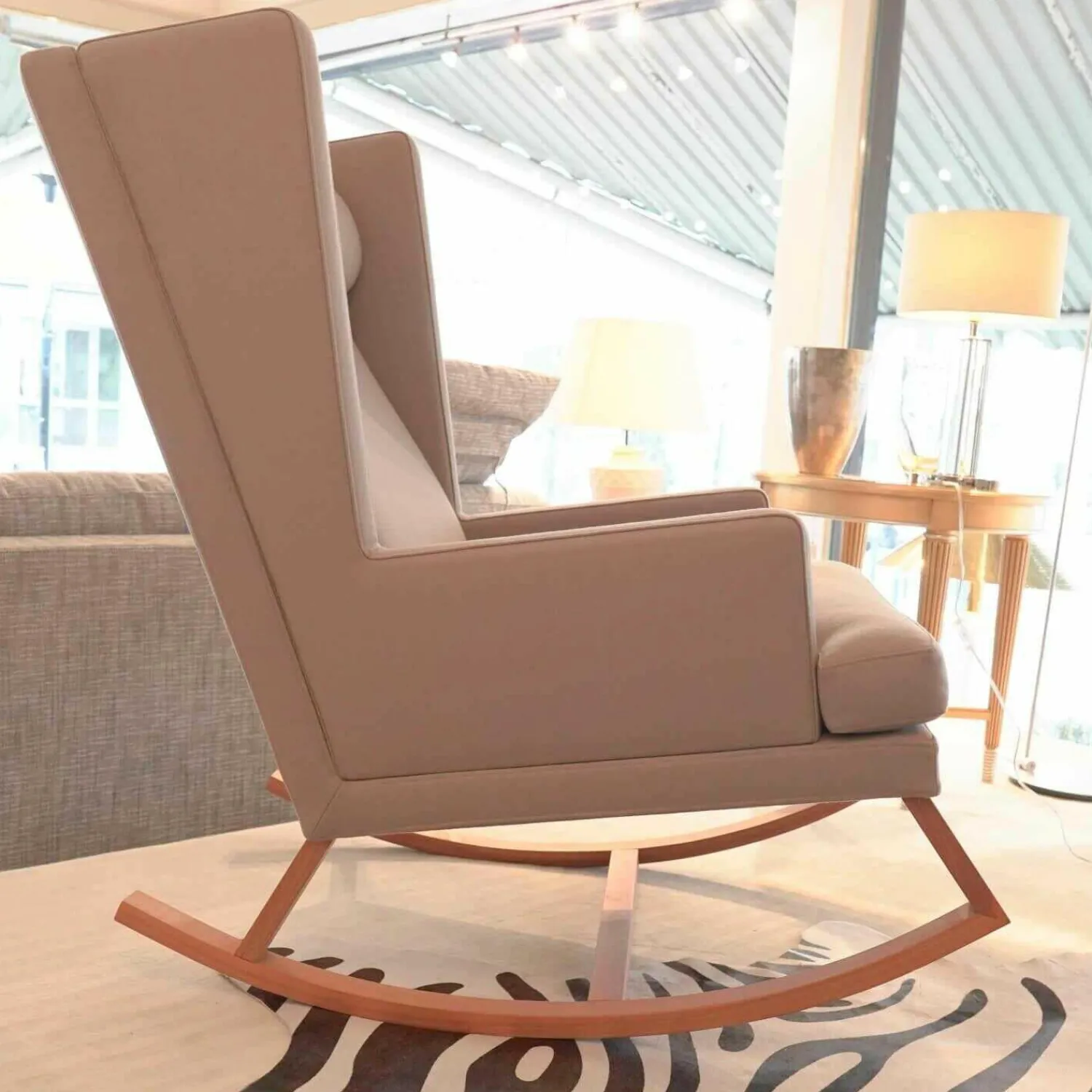 Bielefelder Werkstätten Relaxsessel|Schaukelsessel Tribeca Kavallerietuch Grau Braun mit Nackenkissen