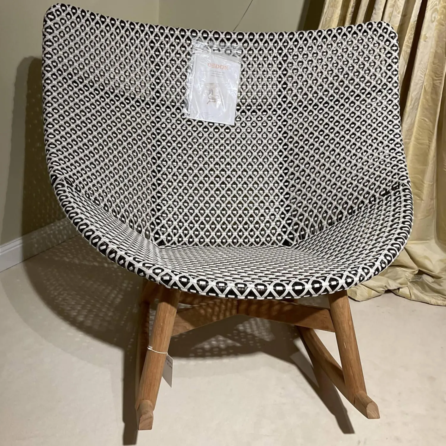 DEDON Loungemöbel|Schaukelstuhl Mbrace Stoff A 264 Cool Sage Grau Gestell Aluminium Füße Massivholz Teak Inklusive Beistelltisch