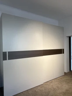 Contur Kleiderschränke|Schiebetürenschrank Athena Logica Lack 127 Hot Grau Griff Lack Absetzungen Melamin Holz MT RT Thermoeiche Innen Stoffoptik Perlmutt