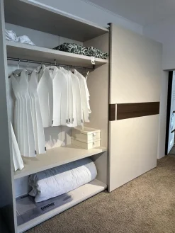 Contur Kleiderschränke|Schiebetürenschrank Athena Logica Lack 127 Hot Grau Griff Lack Absetzungen Melamin Holz MT RT Thermoeiche Innen Stoffoptik Perlmutt