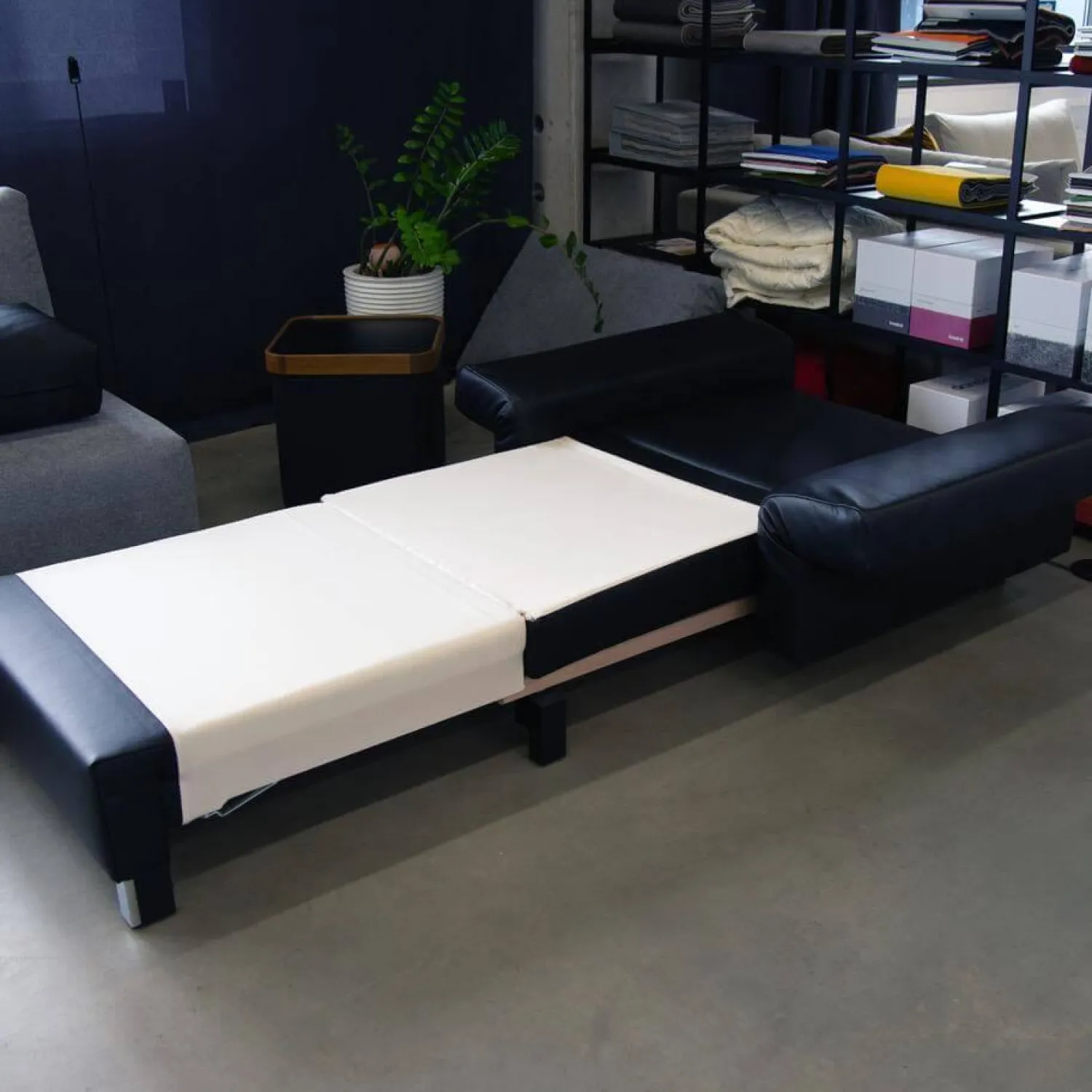 Signet Relaxsessel|Schlafsessel Nick Leder Namibia Schwarz Füße Chrombügel Armlehnen Klappbar Mit 1 Rückenkissen