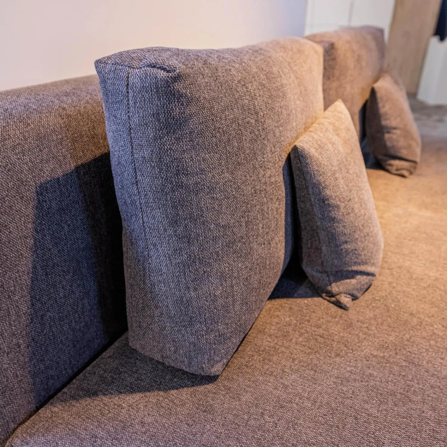Nehl Schlafsofas|Schlafsofa Genua Bezug Stoff Alpha Anthrazit Fuß Metall Schwarz Matt Mit Dekokissen