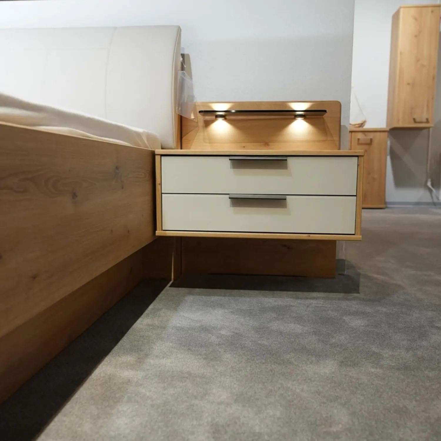 Wiemann Ganze Schlafzimmer|Schlafzimmer Modena Plus Eiche Bianco Glas Leder Champagner Inklusive LED Flexleuchten Bett Ohne Matratze Ohne Lattenrost