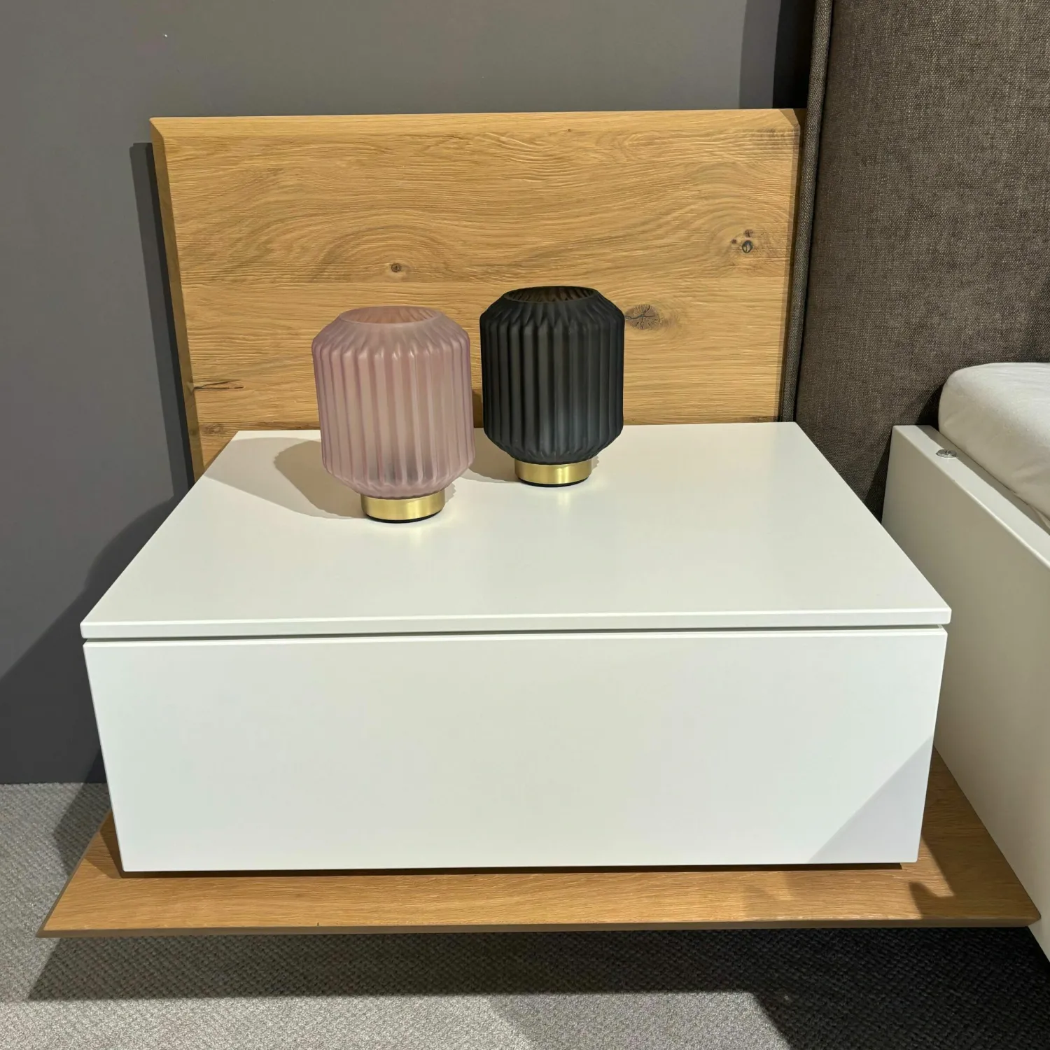 Musterring Nachttische|Polsterbetten|Schlafzimmereinrichtung Jovanna Lack Weiß Wildeiche Massiv Füße Metall