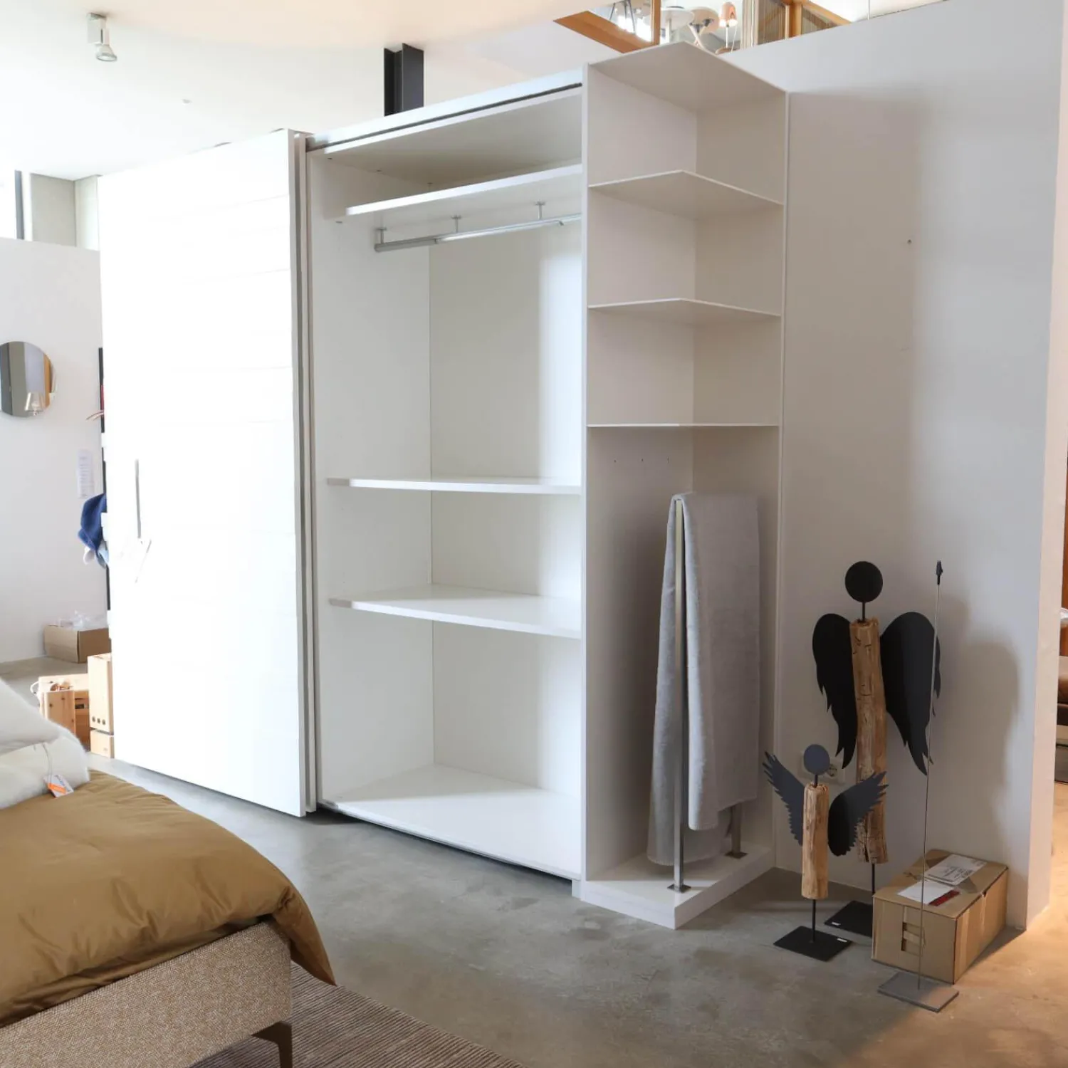 Ligne Roset Kleiderschränke|Schlafzimmerschrank Hide & Seek Lack Weiß