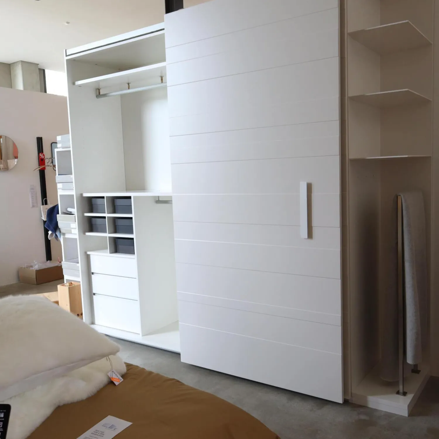 Ligne Roset Kleiderschränke|Schlafzimmerschrank Hide & Seek Lack Weiß