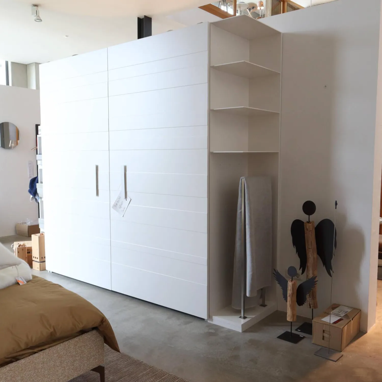 Ligne Roset Kleiderschränke|Schlafzimmerschrank Hide & Seek Lack Weiß