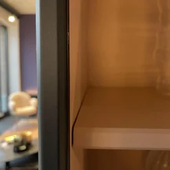 Pastoe Vitrinen & Highboards|Schmaler Schrank Cabinet A´Dammer Duotone Storm Blossom mit Rolladentür