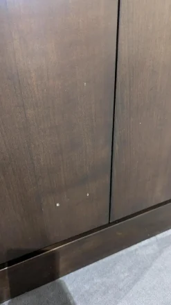 Selva Vitrinen & Highboards|Schrank 7021 Massivholz 45 Sepia Dunkelbraun Akzente Glas