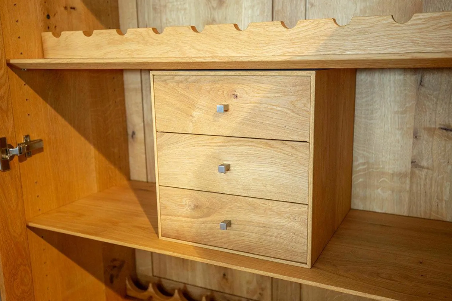 Scholtissek Vitrinen & Highboards|Schrank Alleskönner Korpus Asteiche Naturgeölt Keramikfront Lava Corten