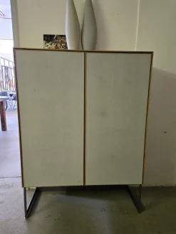 Scholtissek Vitrinen & Highboards|Schrank Alleskönner Korpus Knorrige Eiche Puro Geölt Front Betonoptik Grau Gestell Rohstahl Schwarz Lackiert